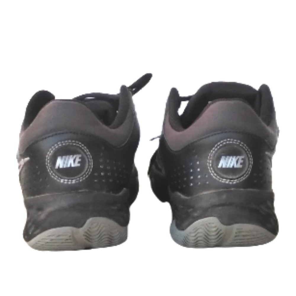 mid top nike sneakers